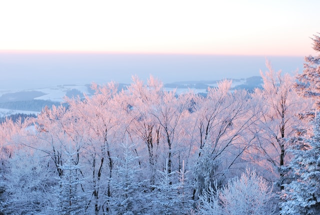 2月7日（雪山にそそぐ太陽光）